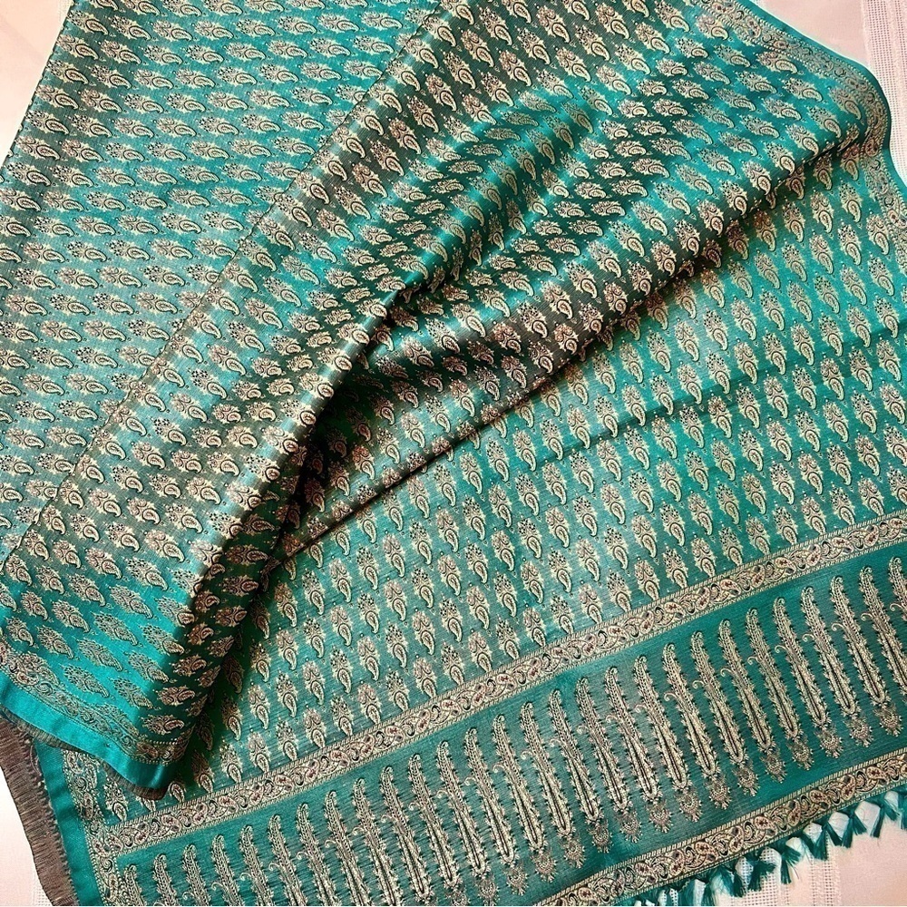 Indian Banarasi Silk Brocade Dupatta Scarf - NWOT - Emerald Green & Gold Paisley